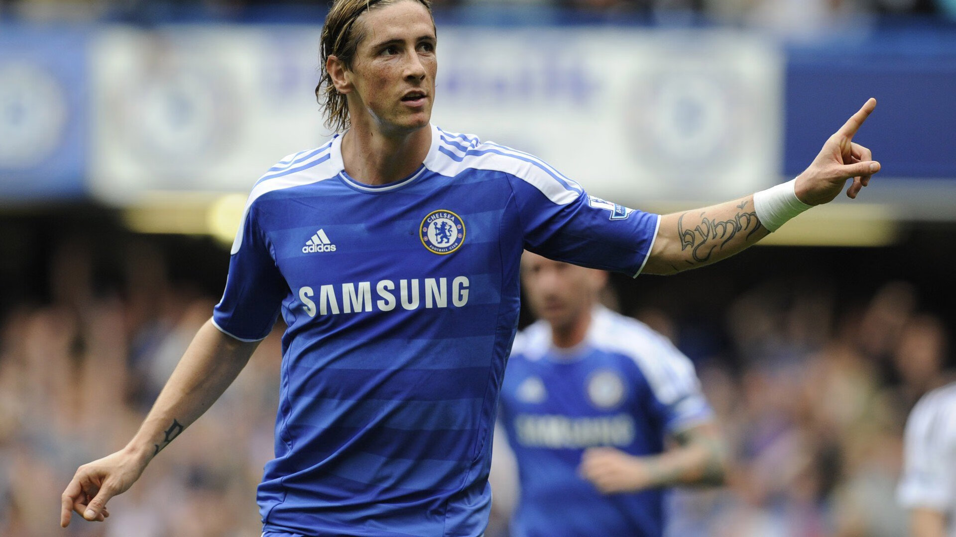 华体会体育平台-“武汉马拉松：冲刺瞬间，赛场爆发速度激情！”